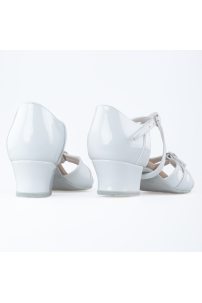 Juvenile dance shoes for girls