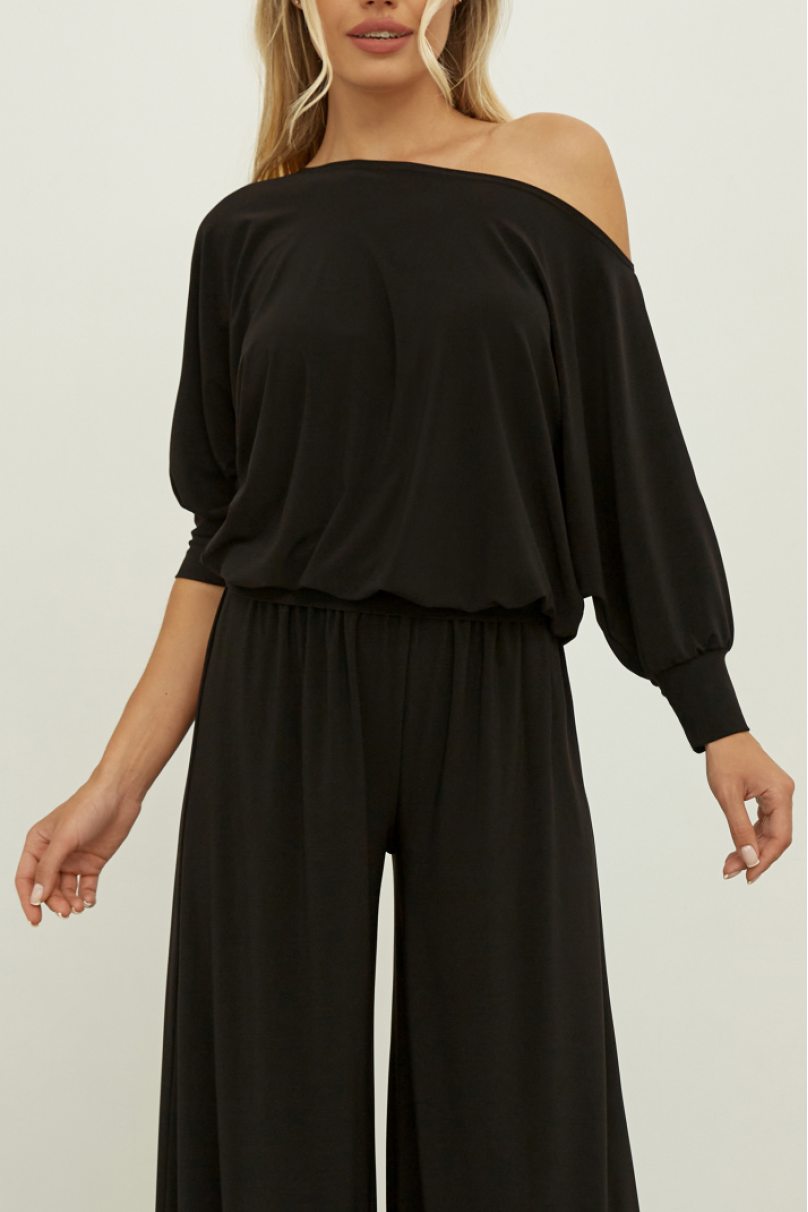 Dance blouse with one-piece sleeves