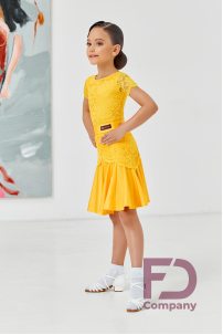 Juvenile rating dress with giupure