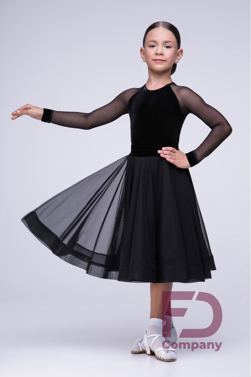 Rating dress, Juvenile dress with long sleeves and standard skirt