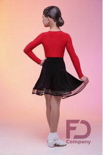 Blouse for dance with long sleeves and closed back