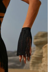Жіноча декоративна рукавичка Crisp Fringes Wristband